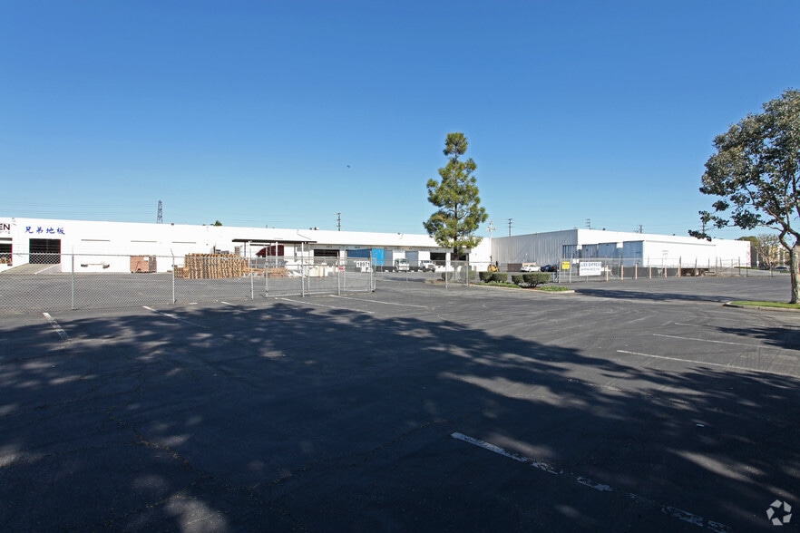 18961-18971 E Arenth Ave, La Puente, CA for lease - Building Photo - Image 2 of 4