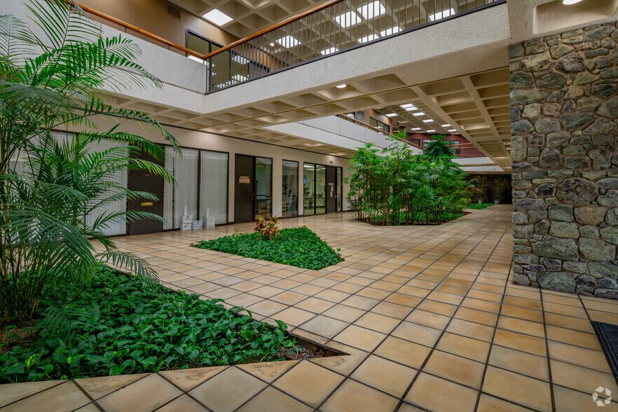 8601 Village Dr, San Antonio, TX à louer - Photo du bâtiment - Image 1 de 15