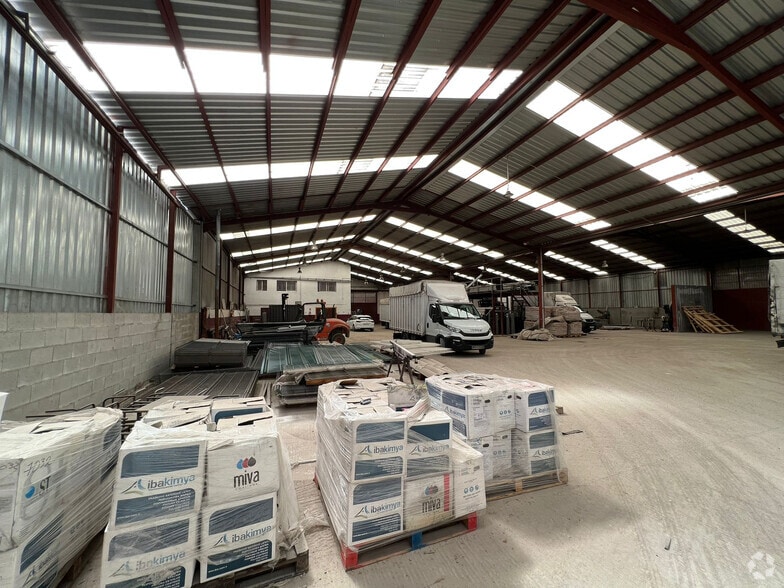 Industrial in Humanes de Madrid, Madrid for sale - Building Photo - Image 2 of 21