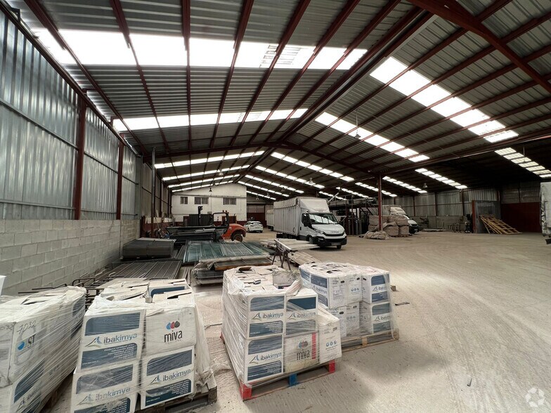 Industriel dans Humanes de Madrid, Madrid à vendre - Photo du bâtiment - Image 2 de 21