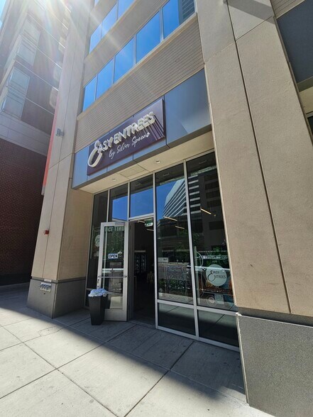 1776 Curtis St, Denver, CO à louer - Photo du bâtiment - Image 3 de 49