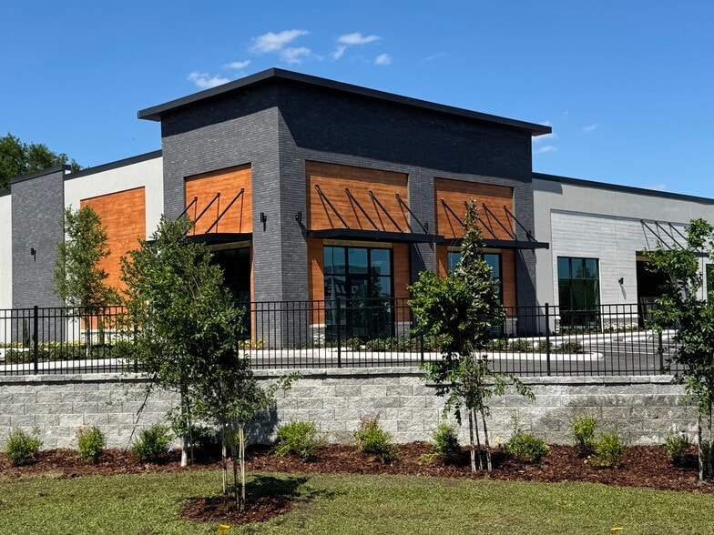 4451 S Poinciana Blvd, Kissimmee, FL à louer - Photo du bâtiment - Image 2 de 4
