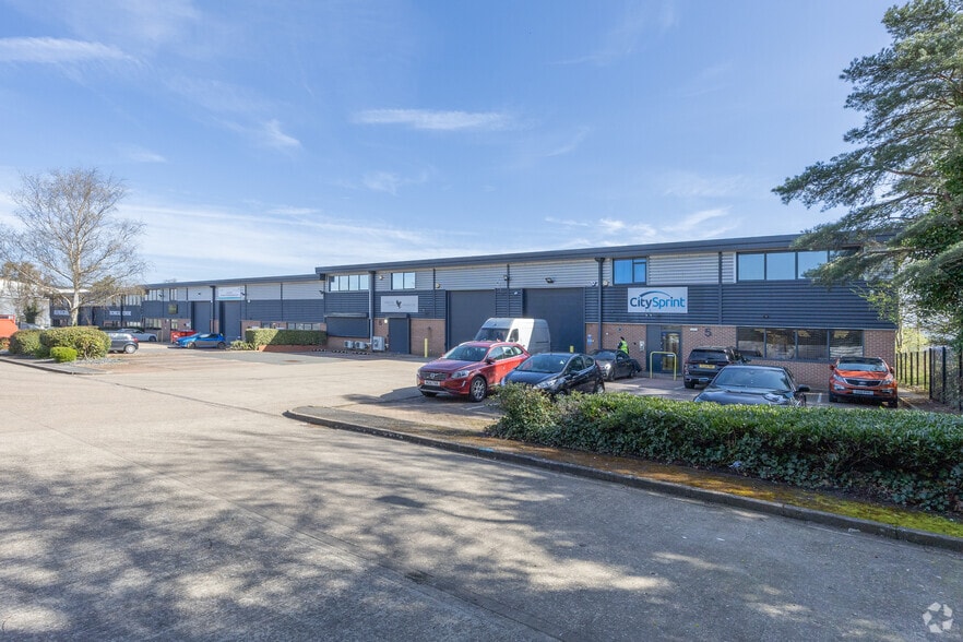 Spartan Close, Warwick for lease - Primary Photo - Image 1 of 2