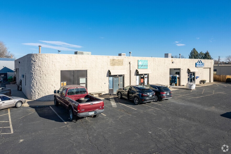 1242 Bramwood Pl, Longmont, CO for lease - Primary Photo - Image 1 of 8