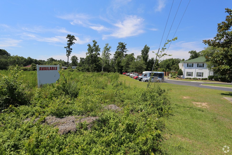 140 Mountain Laurel Ct, Florence, SC for sale - Building Photo - Image 2 of 16