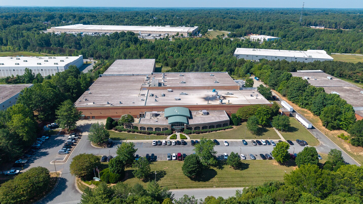 240 Business Park Dr, Winston-Salem, NC à vendre Photo du bâtiment- Image 1 de 3