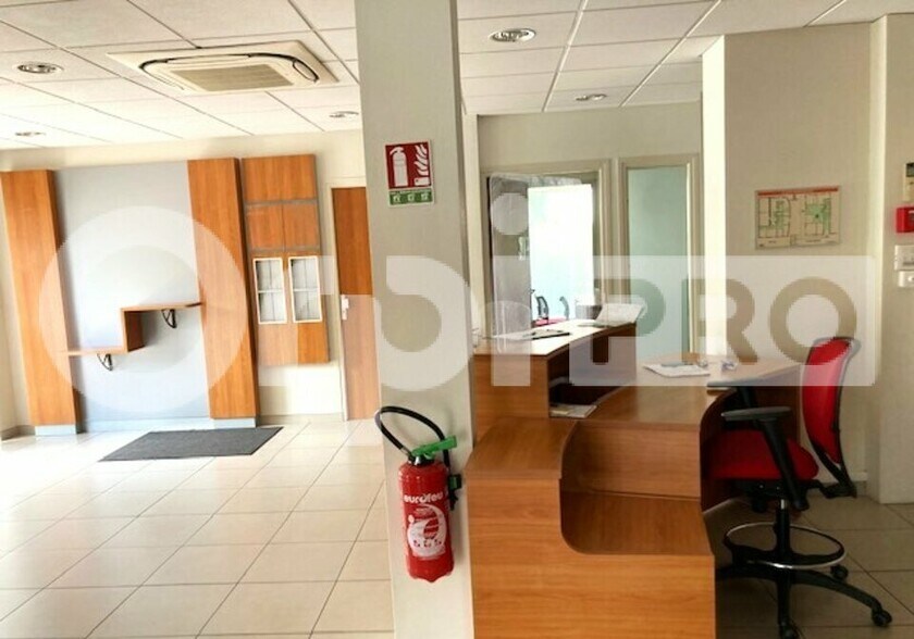 Office in Orléans for lease - Interior Photo - Image 2 of 8