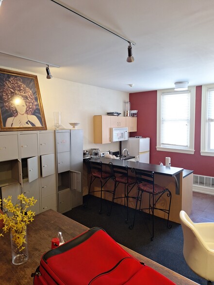 121 E State St, Kennett Square, PA for lease - Building Photo - Image 3 of 3