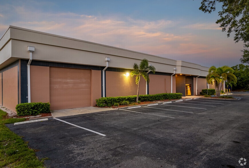 4700 110th Ave N, Pinellas Park, FL à vendre - Photo du bâtiment - Image 2 de 7