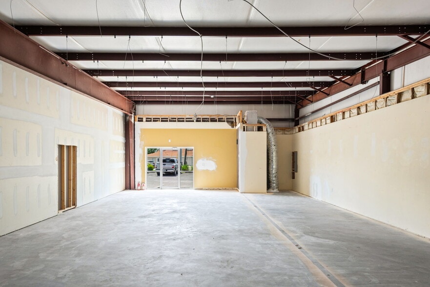 2401 Ruth Hentz Ave, Panama City, FL for lease - Interior Photo - Image 3 of 23