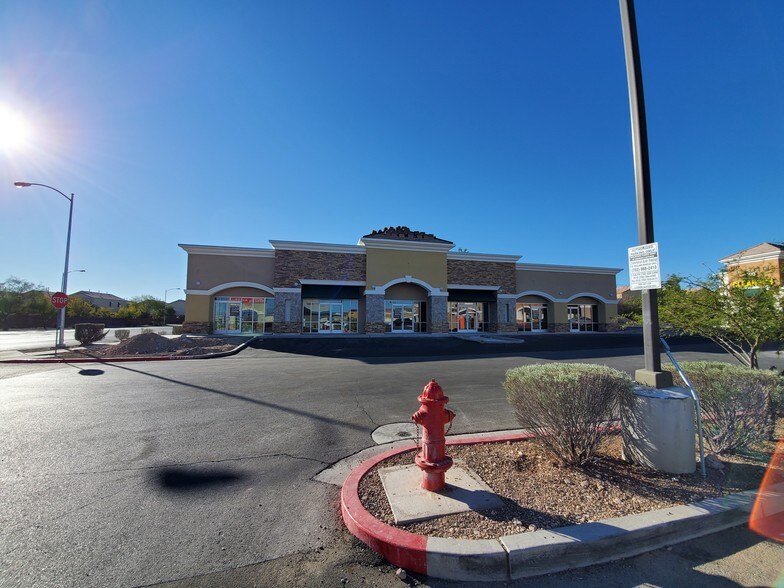 7377 S Jones Blvd, Las Vegas, NV à louer - Photo du bâtiment - Image 2 de 17