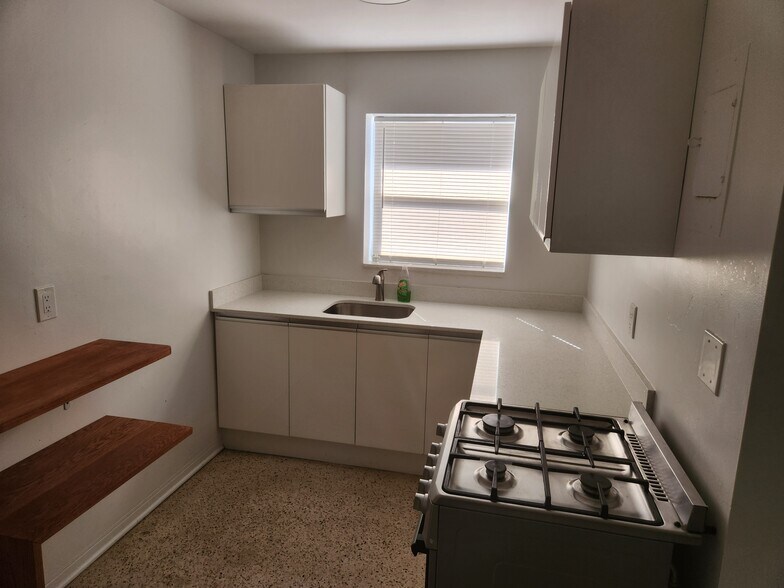 726 N L St, Lake Worth Beach, FL à vendre - Photo intérieure - Image 3 de 6