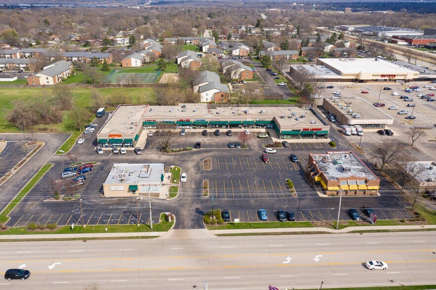 100-150 Tyler Creek Plz, Elgin, IL à louer - Photo du bâtiment - Image 2 de 4