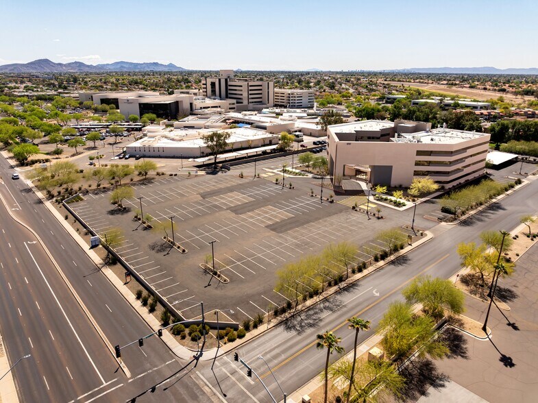 5757 W Thunderbird Rd, Glendale, AZ à louer - Photo du bâtiment - Image 2 de 5