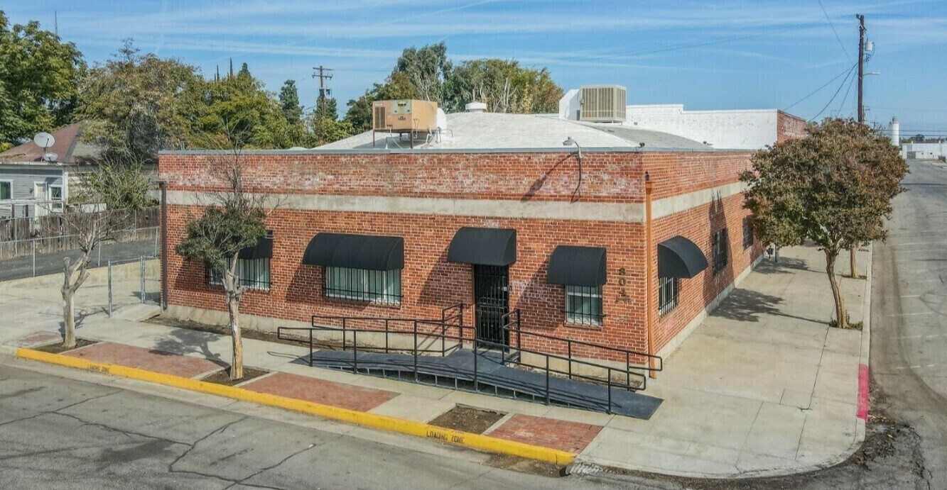 304 L St, Fresno, CA for lease Building Photo- Image 1 of 23