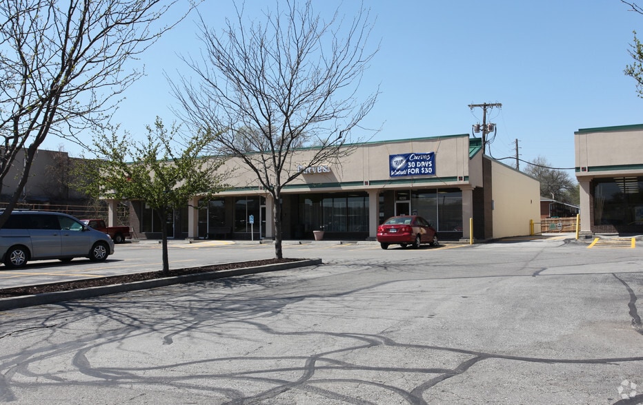 6210-6236 Nieman Rd, Shawnee, KS for lease - Building Photo - Image 1 of 3
