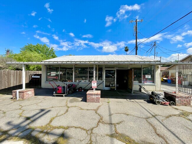 More details for 1785 E 21st St, Merced, CA - Retail for Sale