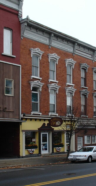 Plus de détails pour 19-21 W Main St, Johnstown, NY - Commerce de détail à vendre