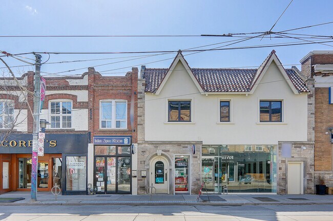 Plus de détails pour 715-717 Queen St E, Toronto, ON - Bureau/Commerce de détail, Commerce de détail à louer