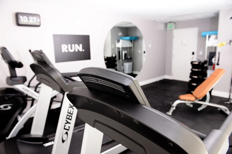 6080 Collins Ave, Miami Beach, FL for sale - Interior Photo - Image 3 of 18