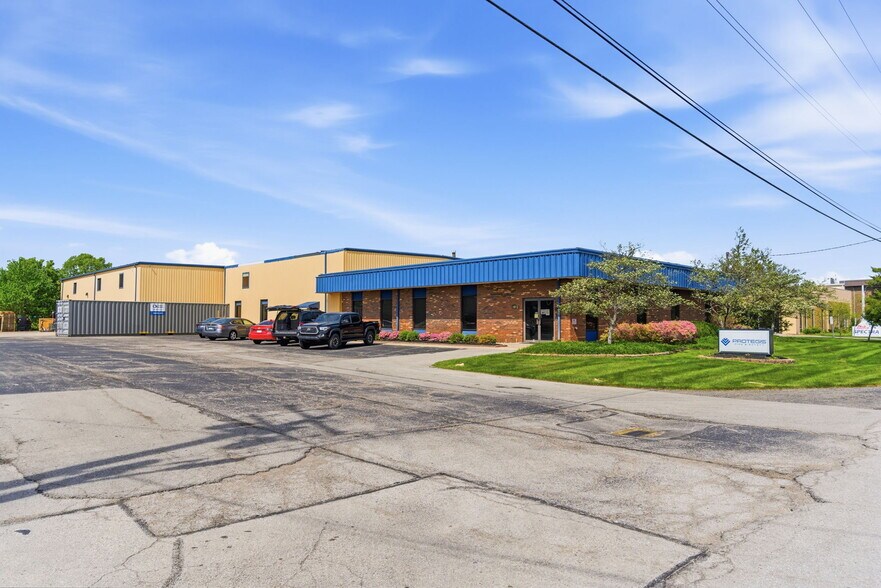 1812 Cargo Ct, Louisville, KY à vendre - Photo du bâtiment - Image 2 de 33