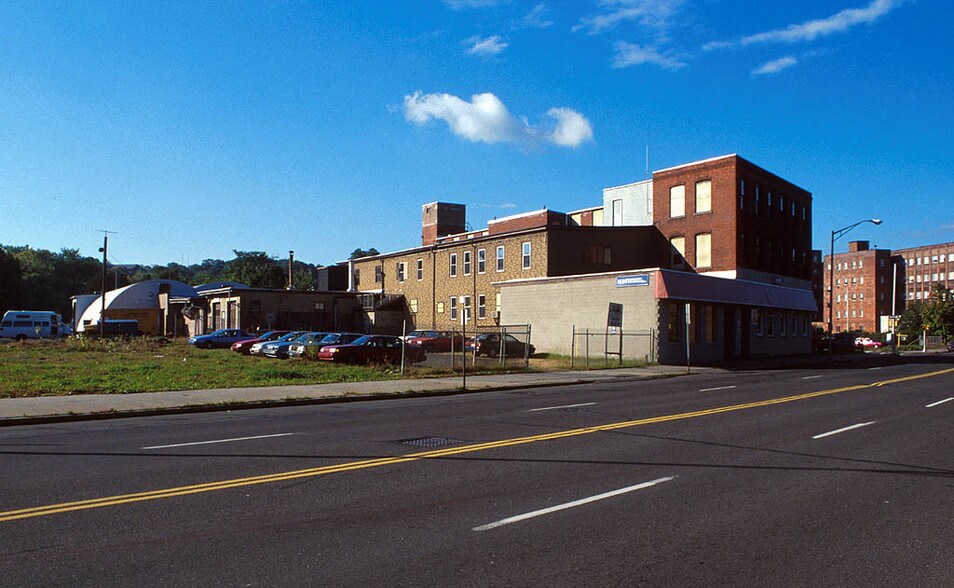 153-177 Pratt St, Meriden, CT à vendre - Photo principale - Image 1 de 2