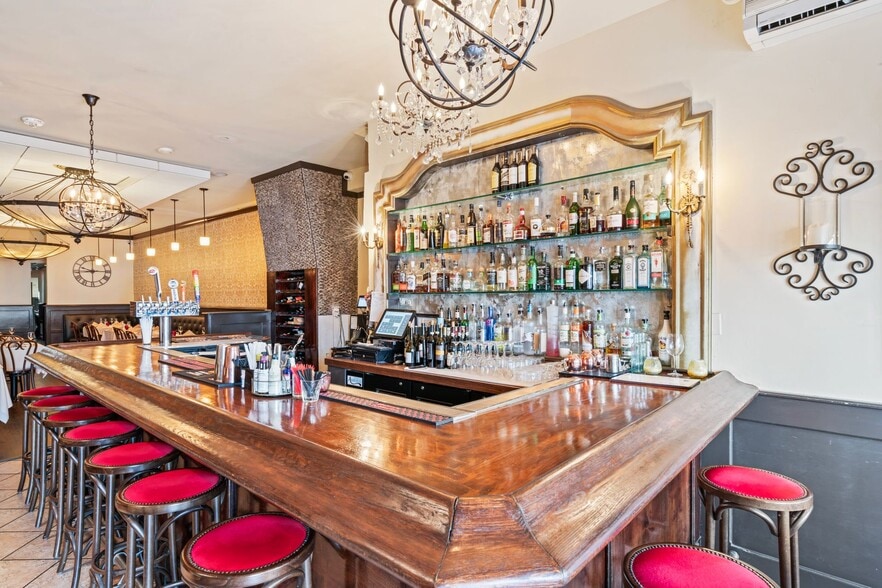 400 New York Ave, Huntington, NY for sale - Building Photo - Image 2 of 13