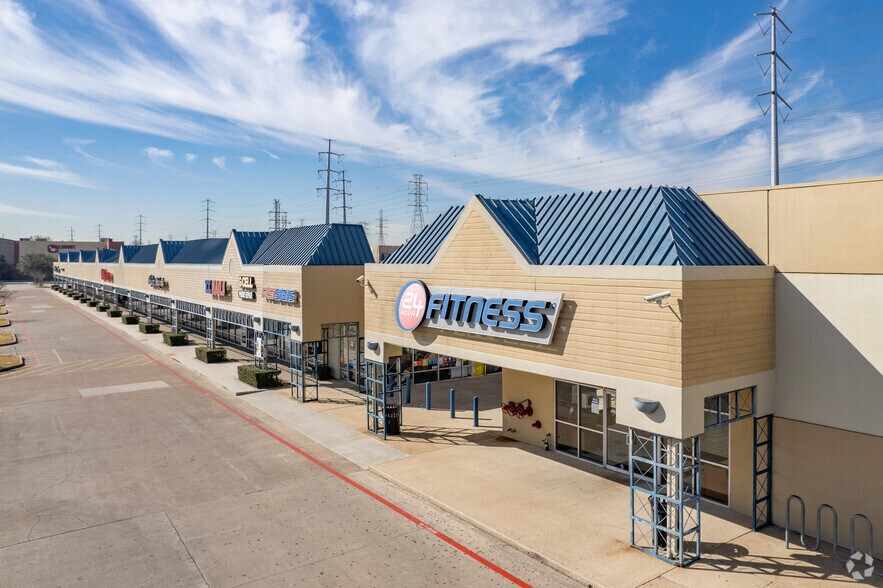 11410-11430 East Fwy, Houston, TX à louer - Photo du bâtiment - Image 3 de 6