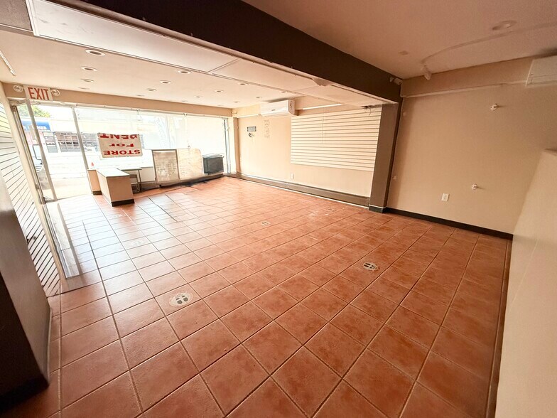 4564 Bell Blvd, Bayside, NY à louer - Photo intérieure - Image 3 de 6