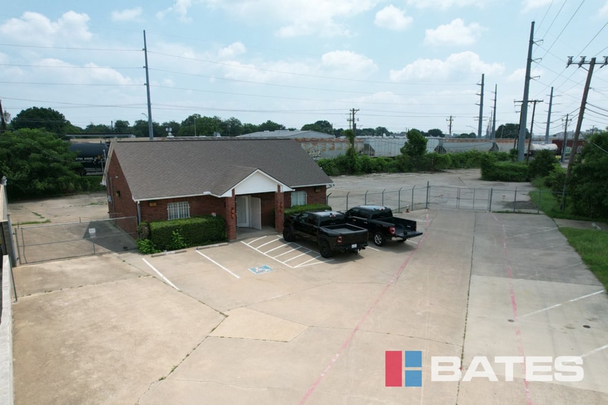 423 Gautney St, Garland, TX à louer - Photo du bâtiment - Image 2 de 8