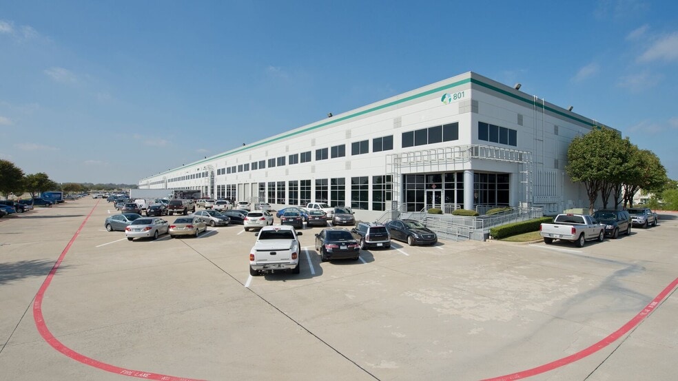 801 Hanover Dr, Grapevine, TX for lease - Building Photo - Image 2 of 4