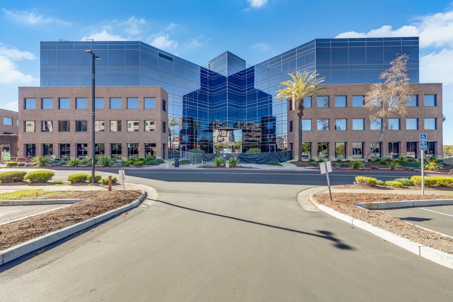 6475 Christie Ave, Emeryville, CA 94608 - Emery Bay Offices | LoopNet.ca