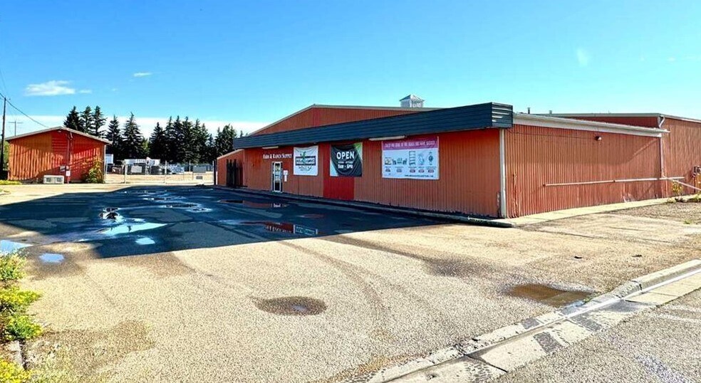 6103 54 St, Ponoka, AB à vendre - Photo du bâtiment - Image 1 de 9