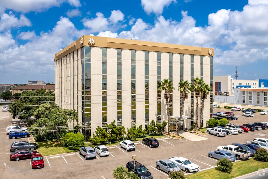 5151 Flynn Pky, Corpus Christi, TX à louer - Photo du bâtiment - Image 3 de 5