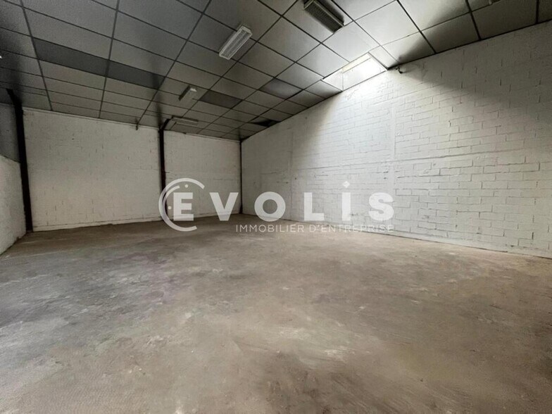 Flex in Saint Michel Sur Orge for lease - Interior Photo - Image 3 of 9