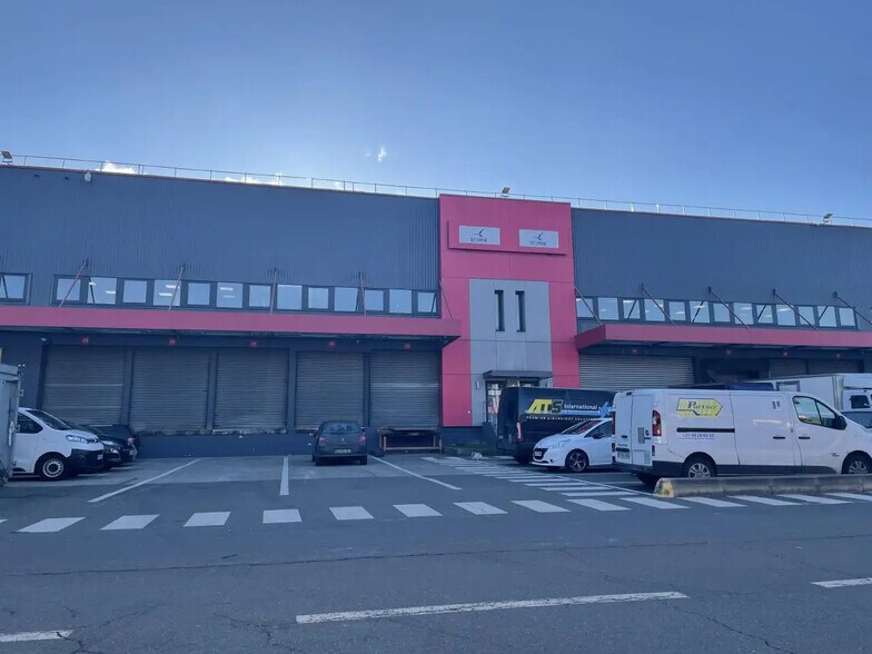 Flex dans Le Blanc-Mesnil à louer - Photo du bâtiment - Image 3 de 8