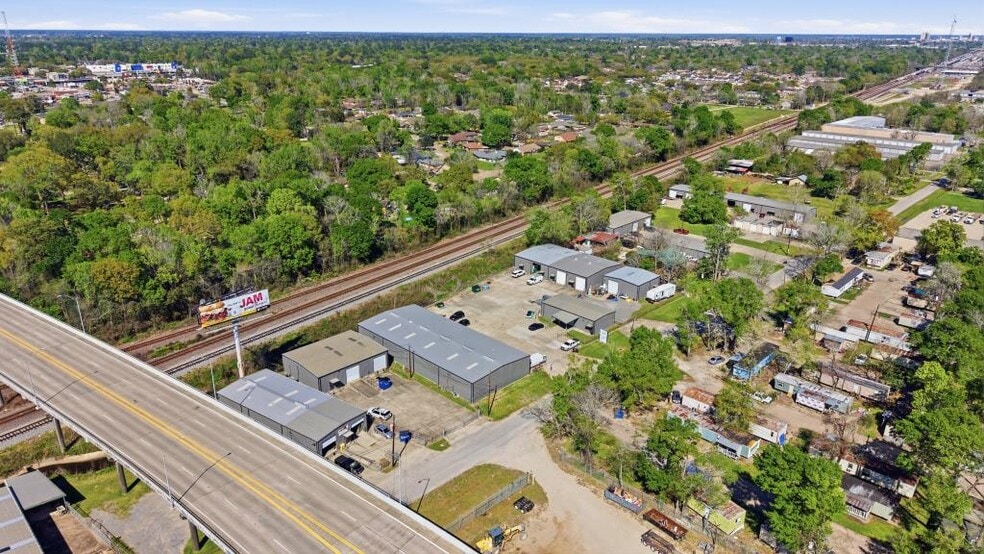 6550 Westwood Blvd, Beaumont, TX for lease - Building Photo - Image 3 of 9