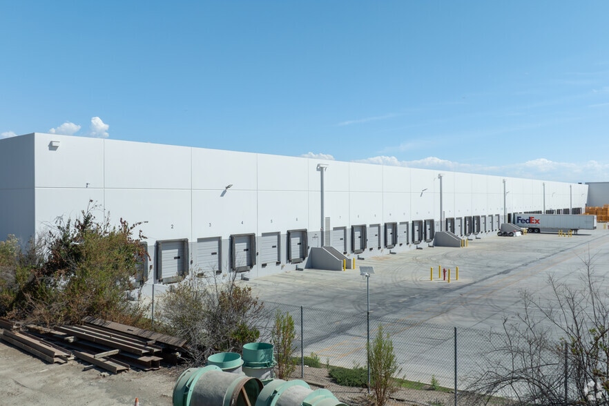 15970 Mountain Ave, Chino, CA for lease - Building Photo - Image 2 of 4