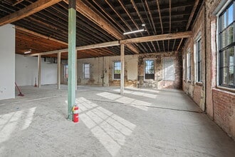 2517 Bull St, Savannah, GA for lease Interior Photo- Image 2 of 5
