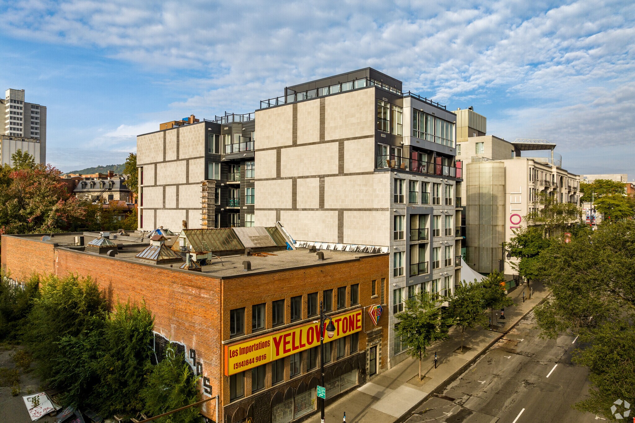 2092 Boul Saint-Laurent, Montréal, QC for sale Building Photo- Image 1 of 1