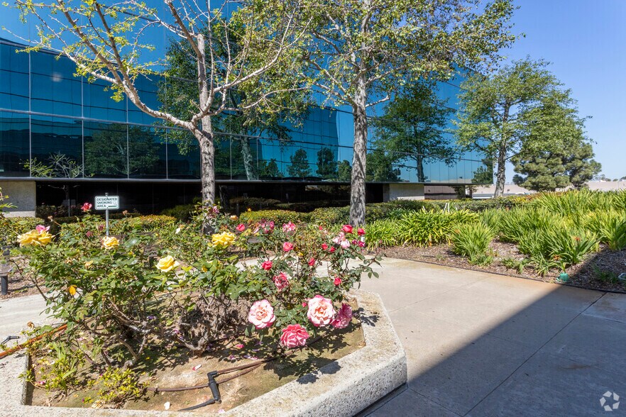 7675 Dagget St, San Diego, CA à louer - Photo du bâtiment - Image 3 de 9