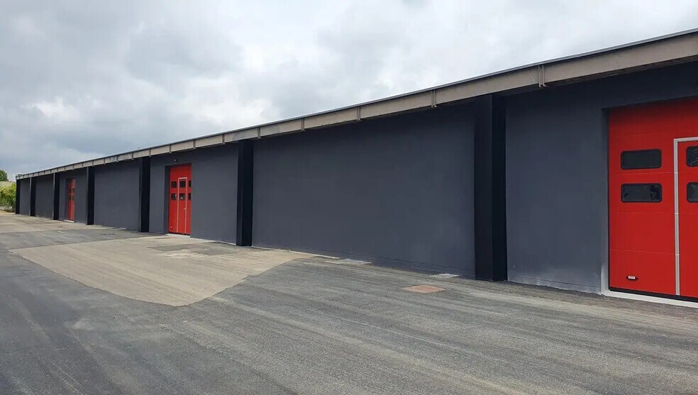 Flex dans Coignières à louer - Photo du bâtiment - Image 1 de 3