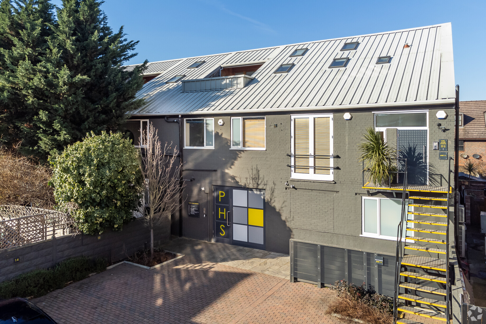 25-37 Cowleaze Rd, Kingston Upon Thames for lease Building Photo- Image 1 of 15