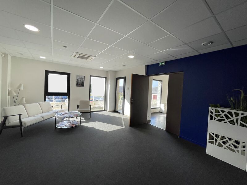 Office in Canéjan for lease Building Photo- Image 1 of 20