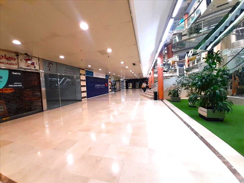 Calle Carlos López Otin, Oviedo, Asturias à vendre - Photo du bâtiment - Image 3 de 19