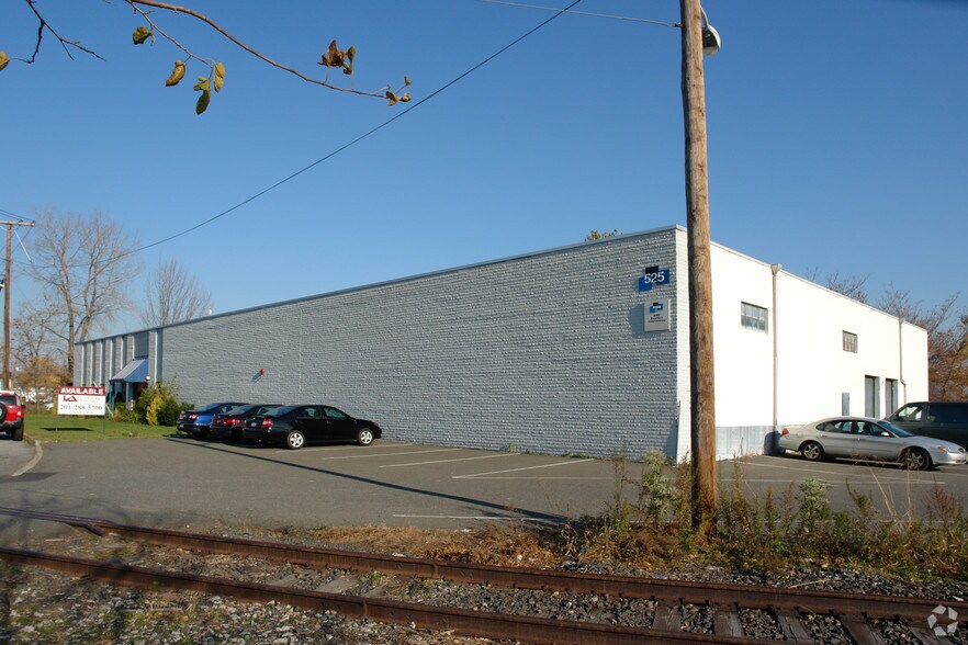 525 Dell Rd, Carlstadt, NJ à louer - Photo principale - Image 1 de 29
