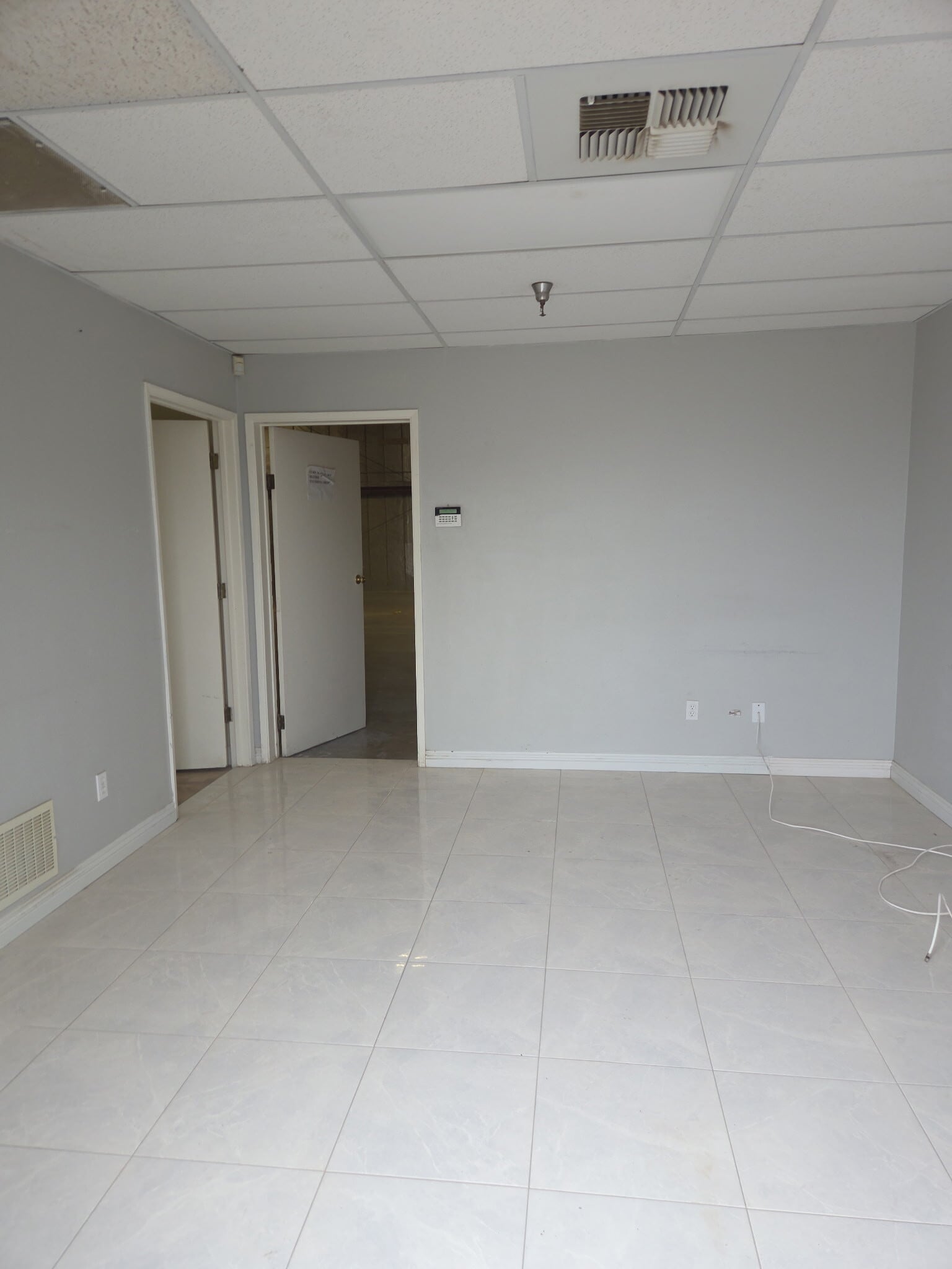 5501 Aldrin Ct, Bakersfield, CA for lease Interior Photo- Image 1 of 4