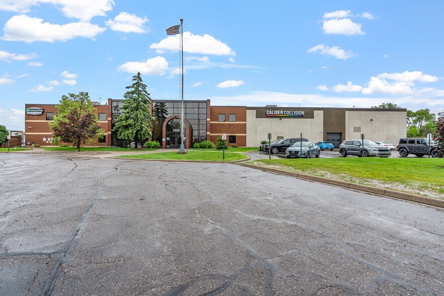 Blue Water I & Blue Water II portfolio of 2 properties for sale on LoopNet.ca - Building Photo - Image 2 of 30