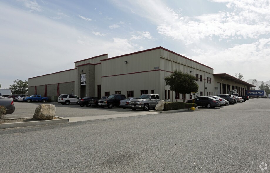 16025 Slover Ave, Fontana, CA à louer - Photo du bâtiment - Image 1 de 3