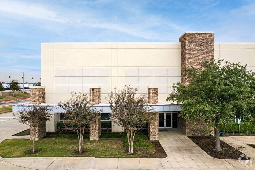 1600 Lakeside Pky, Flower Mound, TX à louer - Photo du bâtiment - Image 2 de 4